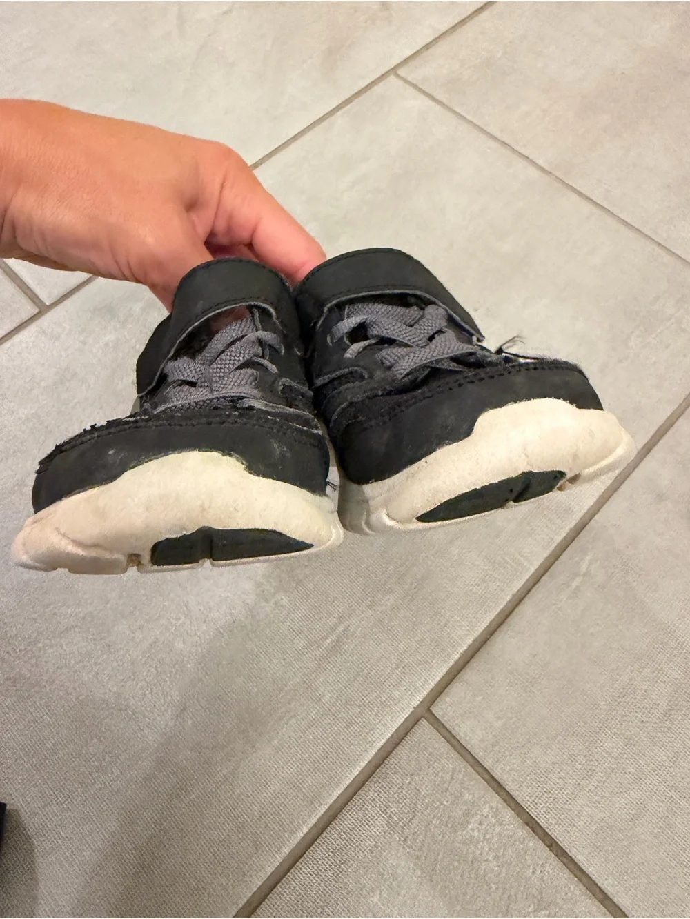 Black Nike Flex tennis shoes size 10.5c play condition